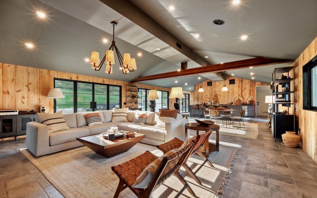 Massachusetts Single Level Retreat Seamlessly Integrates Modern and Rustic Charm Asking 4999888 20