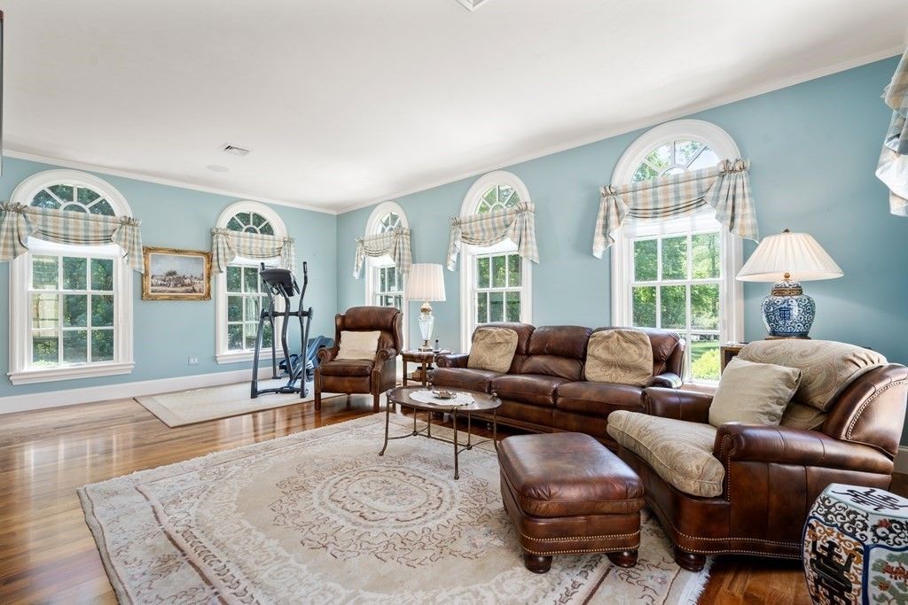 Roman inspired Villa in Westwood Massachusetts Offering the Finest Tastes of Italy for 3.985 Million 17