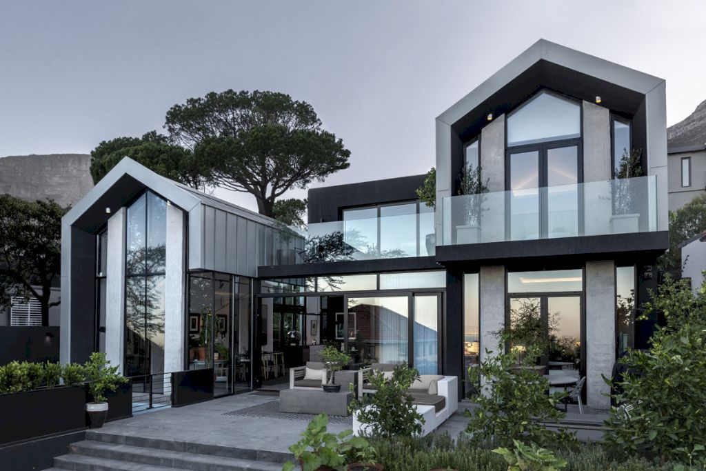 SM House traditional modern charm by GSQUARED Architects 7