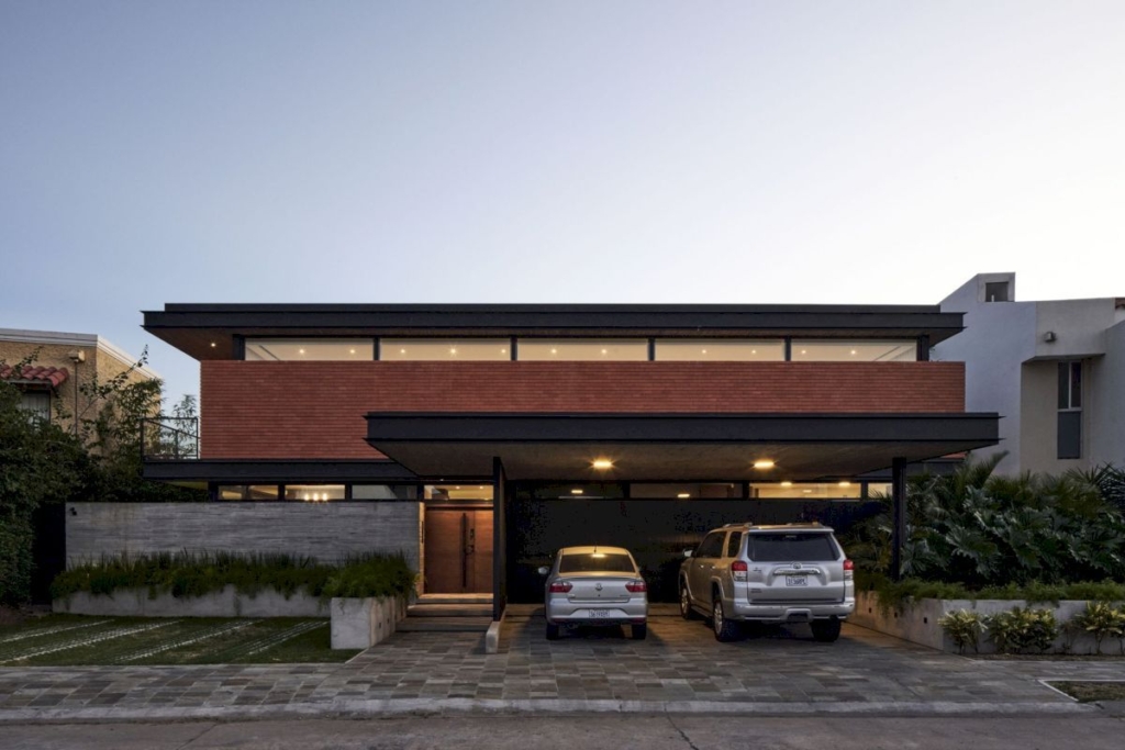 SV House Modern Elegance in a Gated Community by Sommet 10