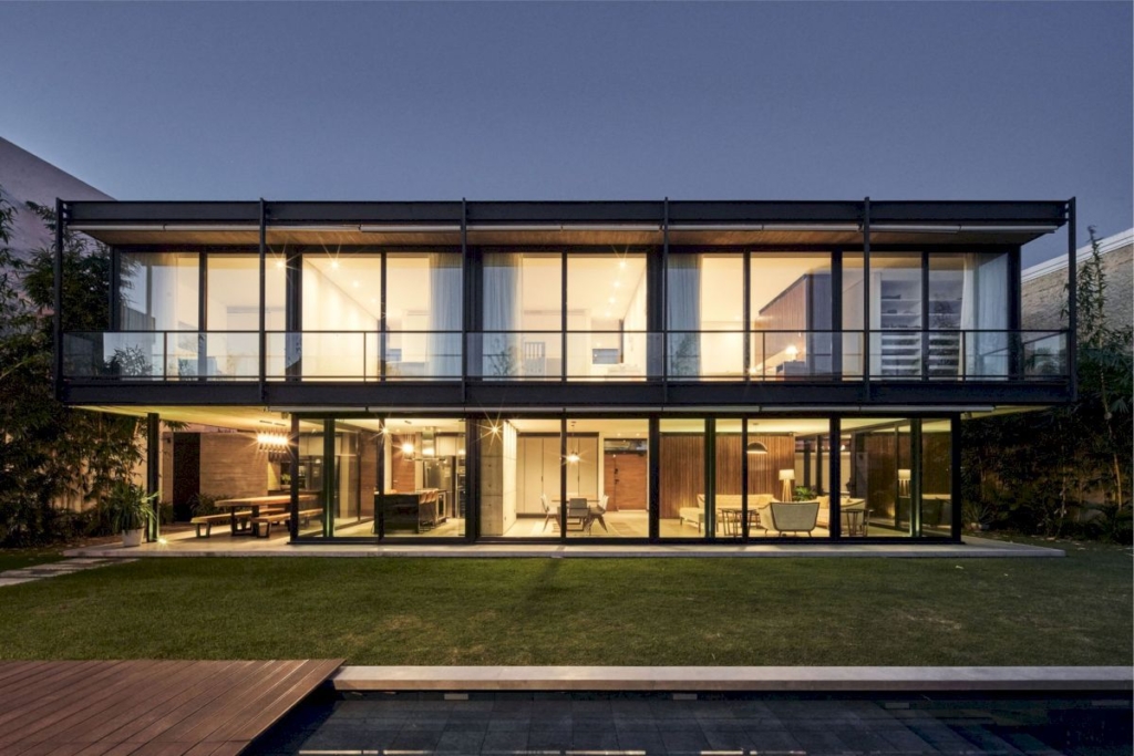 SV House, Modern Elegance in a Gated Community by Sommet
