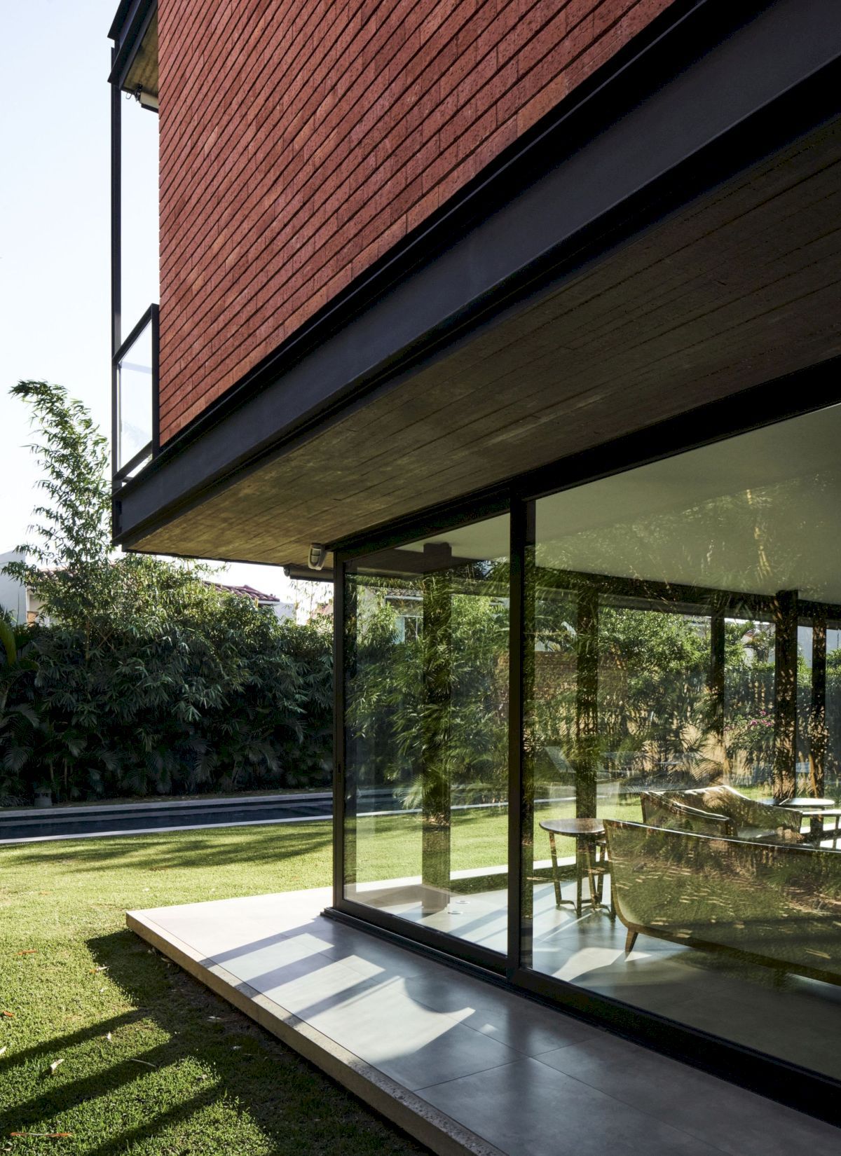 SV House, Modern Elegance in a Gated Community by Sommet