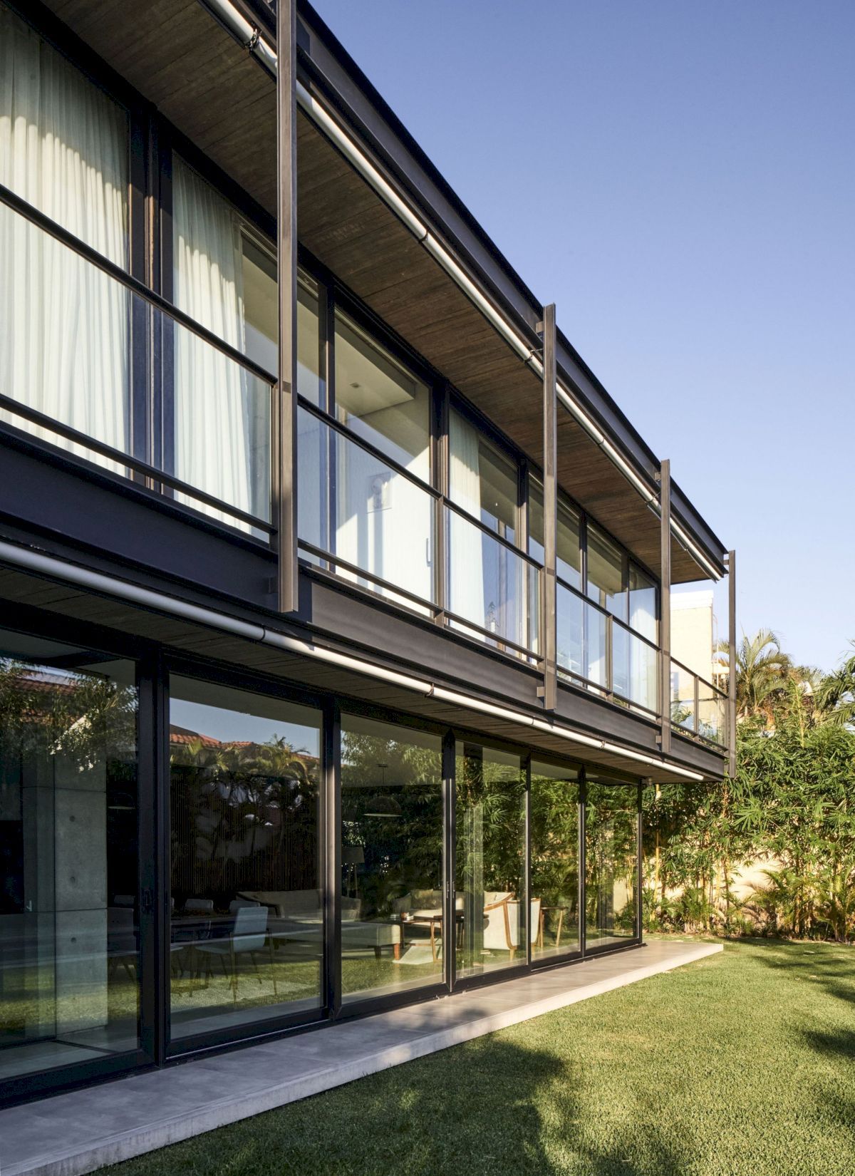 SV House, Modern Elegance in a Gated Community by Sommet