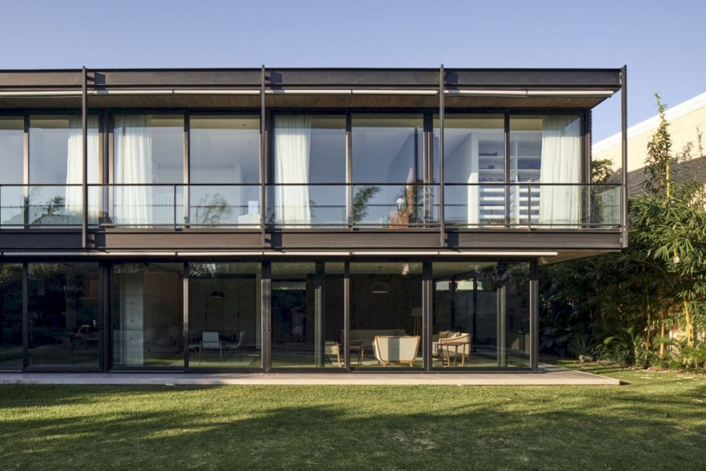 SV House Modern Elegance in a Gated Community by Sommet 8