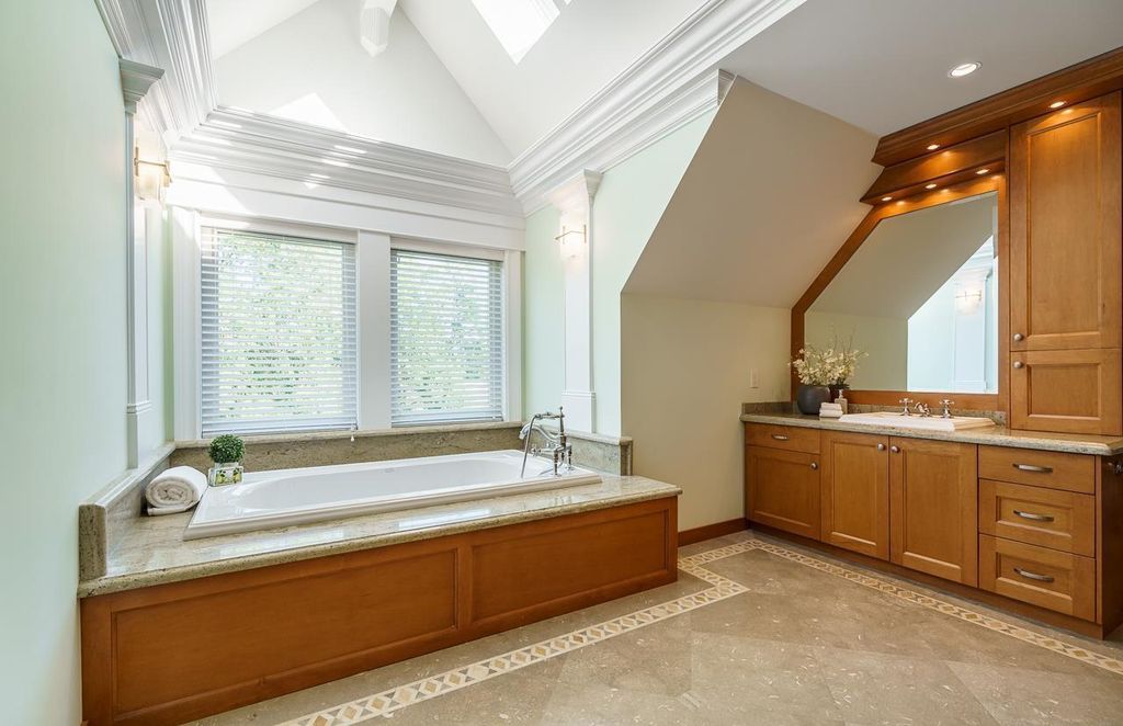 Stunning Home Exceptional Attention to Detail High End Finishes Listed at C8.85 Million in Canada 23
