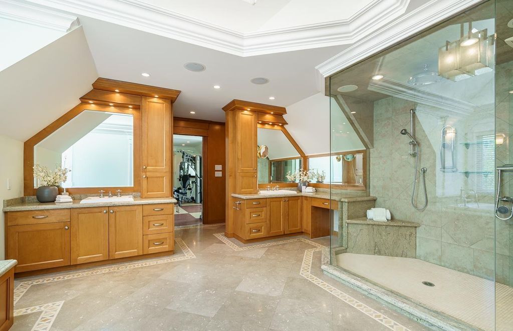 Stunning Home Exceptional Attention to Detail High End Finishes Listed at C8.85 Million in Canada 24