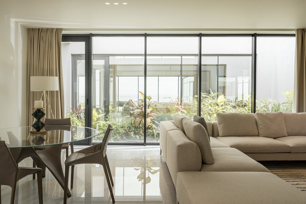 The Seasons House, Modern Oasis by MOST Monti Studio