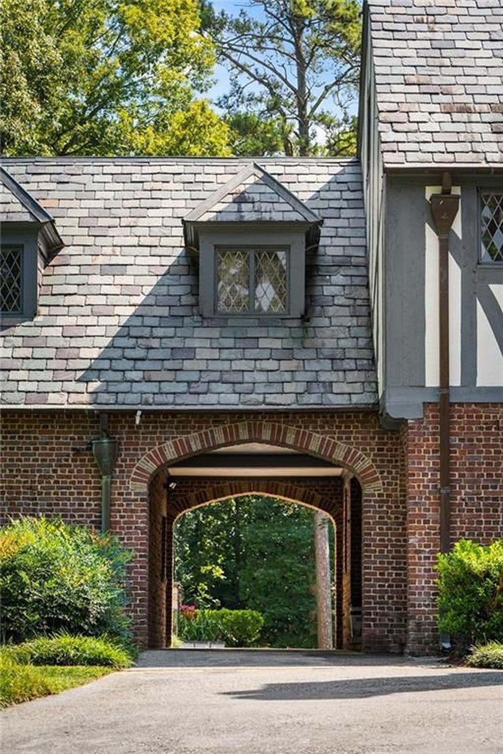 Timeless Grandeur Historic Tuxedo Park Estate in Atlanta Hits the Market at 10.5 Million 31
