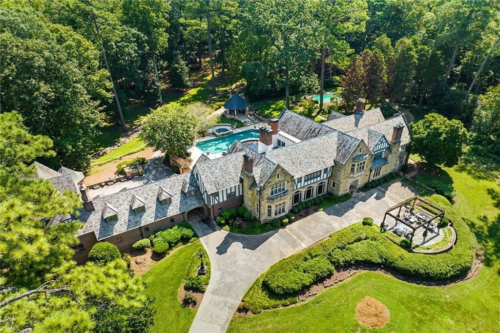 Timeless Grandeur Historic Tuxedo Park Estate in Atlanta Hits the Market at 10.5 Million 33