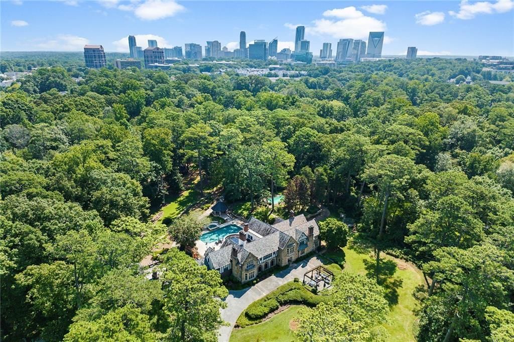 Timeless Grandeur Historic Tuxedo Park Estate in Atlanta Hits the Market at 10.5 Million 37