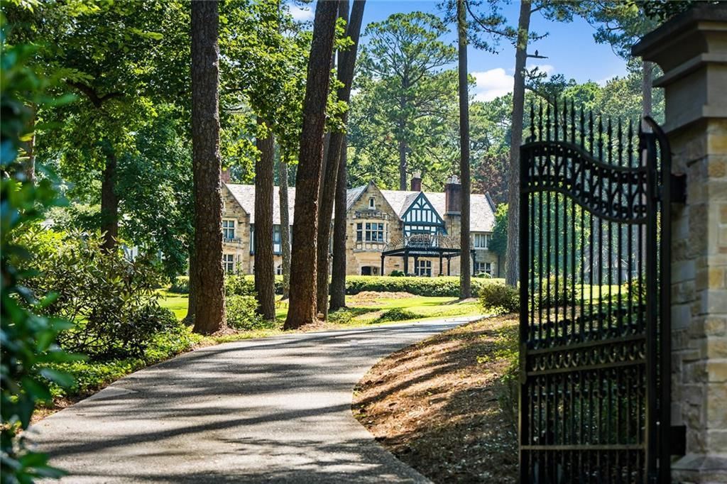 Timeless Grandeur Historic Tuxedo Park Estate in Atlanta Hits the Market at 10.5 Million 38