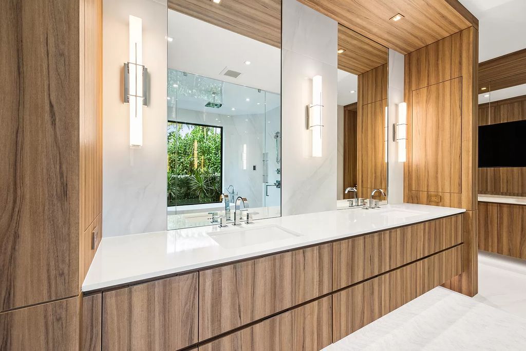 Nestled on the scenic Loxahatchee River, this 5-bedroom, 6-bathroom estate in Jupiter, Florida offers the epitome of luxury living.