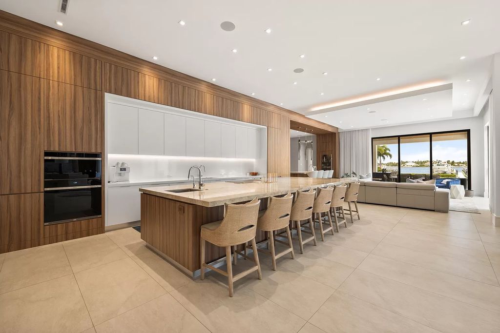 Nestled on the scenic Loxahatchee River, this 5-bedroom, 6-bathroom estate in Jupiter, Florida offers the epitome of luxury living.