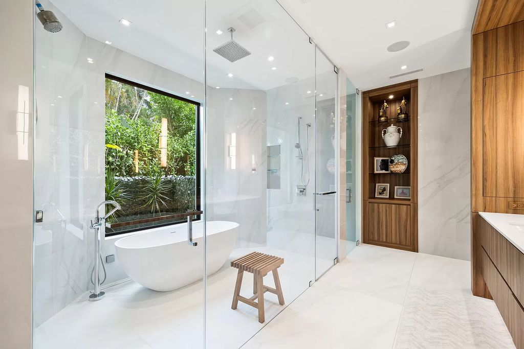 Nestled on the scenic Loxahatchee River, this 5-bedroom, 6-bathroom estate in Jupiter, Florida offers the epitome of luxury living.