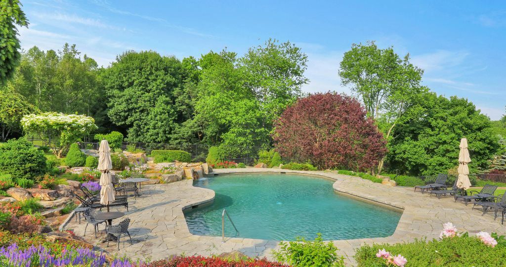 Unparalleled Luxury Grand Estate Living in Round Hill Greenwich Offered at 8499000 18