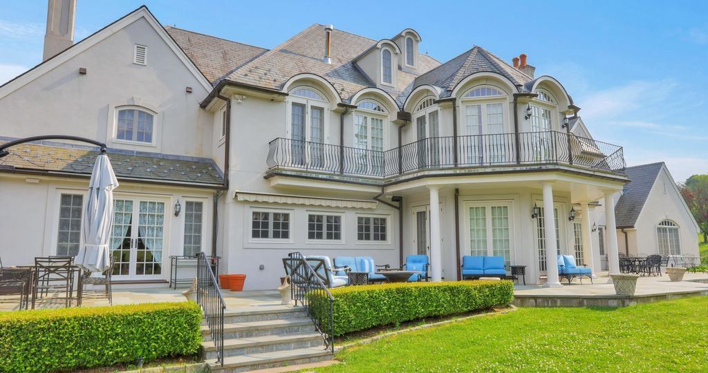 Unparalleled Luxury Grand Estate Living in Round Hill Greenwich Offered at 8499000 19