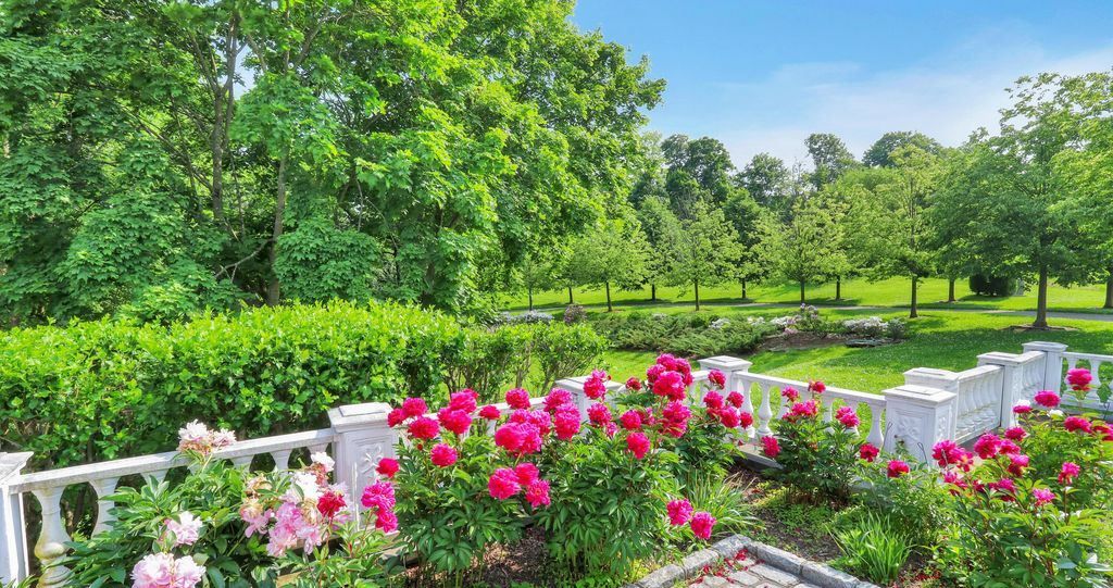 Unparalleled Luxury Grand Estate Living in Round Hill Greenwich Offered at 8499000 23