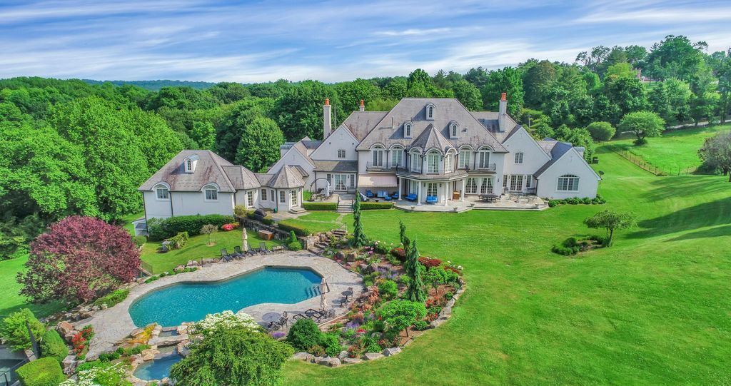 Unparalleled Luxury Grand Estate Living in Round Hill Greenwich Offered at 8499000 25