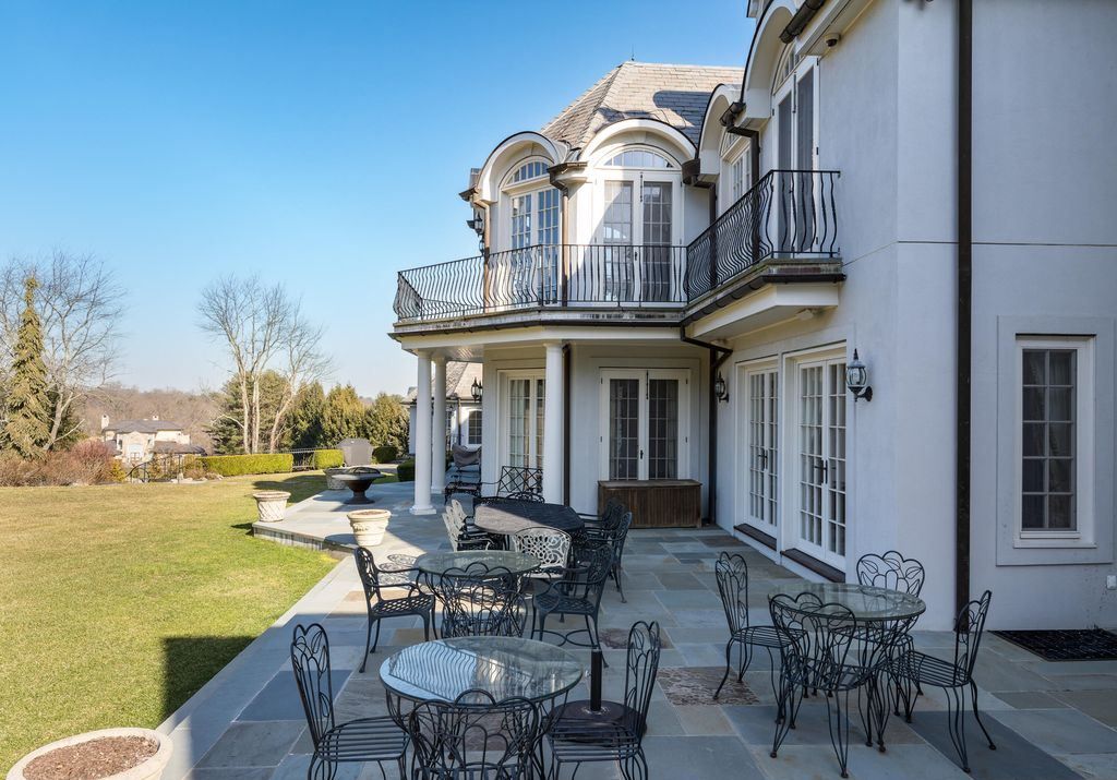 Unparalleled Luxury Grand Estate Living in Round Hill Greenwich Offered at 8499000 36