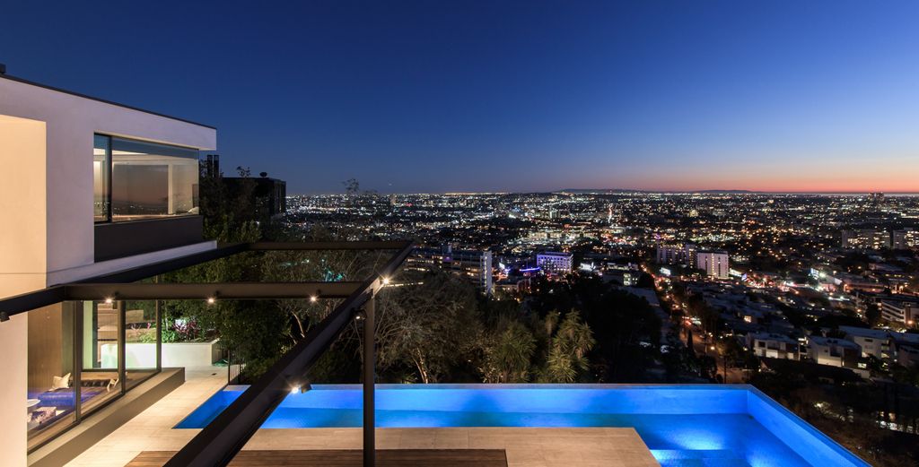 1305 Collingwood Place Home in Los Angeles, California. Experience luxury living at its finest in this sophisticated 6-bedroom, 8-bathroom compound nestled in the Hollywood Hills. With expansive living spaces, stunning panoramic views from Downtown LA to the Pacific Ocean. 