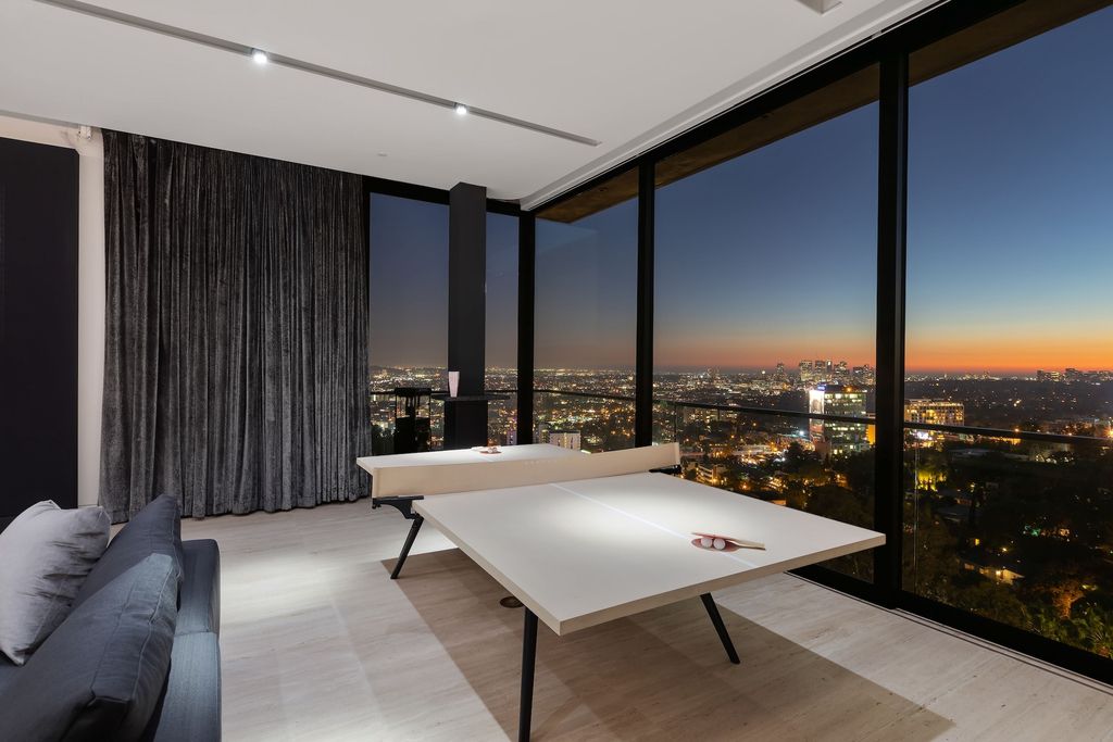 1305 Collingwood Place Home in Los Angeles, California. Experience luxury living at its finest in this sophisticated 6-bedroom, 8-bathroom compound nestled in the Hollywood Hills. With expansive living spaces, stunning panoramic views from Downtown LA to the Pacific Ocean. 