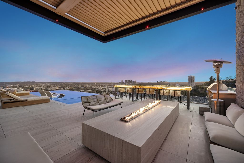 1305 Collingwood Place Home in Los Angeles, California. Experience luxury living at its finest in this sophisticated 6-bedroom, 8-bathroom compound nestled in the Hollywood Hills. With expansive living spaces, stunning panoramic views from Downtown LA to the Pacific Ocean. 
