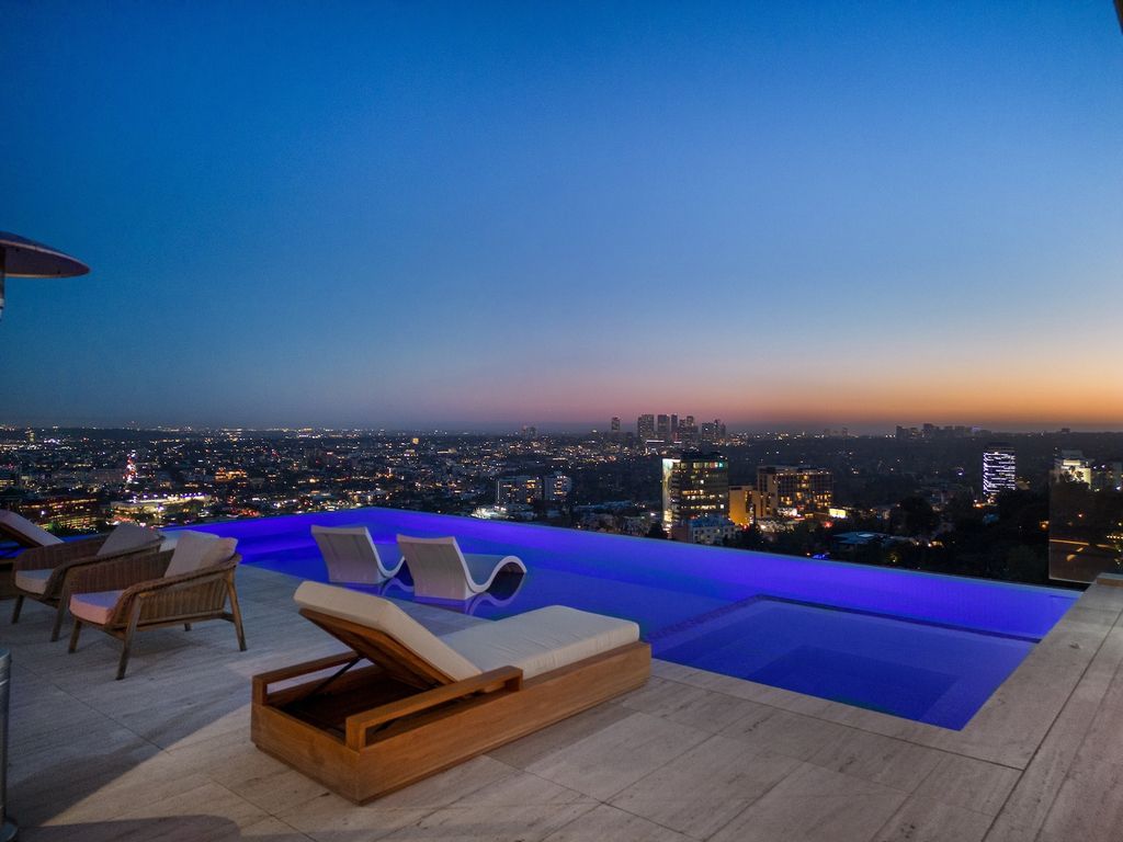 1305 Collingwood Place Home in Los Angeles, California. Experience luxury living at its finest in this sophisticated 6-bedroom, 8-bathroom compound nestled in the Hollywood Hills. With expansive living spaces, stunning panoramic views from Downtown LA to the Pacific Ocean. 