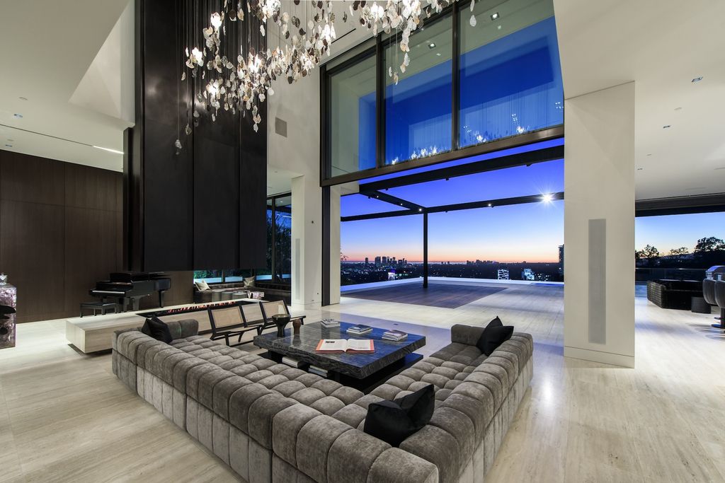 1305 Collingwood Place Home in Los Angeles, California. Experience luxury living at its finest in this sophisticated 6-bedroom, 8-bathroom compound nestled in the Hollywood Hills. With expansive living spaces, stunning panoramic views from Downtown LA to the Pacific Ocean. 
