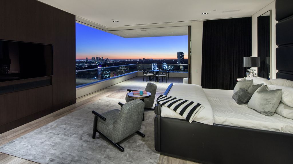 1305 Collingwood Place Home in Los Angeles, California. Experience luxury living at its finest in this sophisticated 6-bedroom, 8-bathroom compound nestled in the Hollywood Hills. With expansive living spaces, stunning panoramic views from Downtown LA to the Pacific Ocean. 