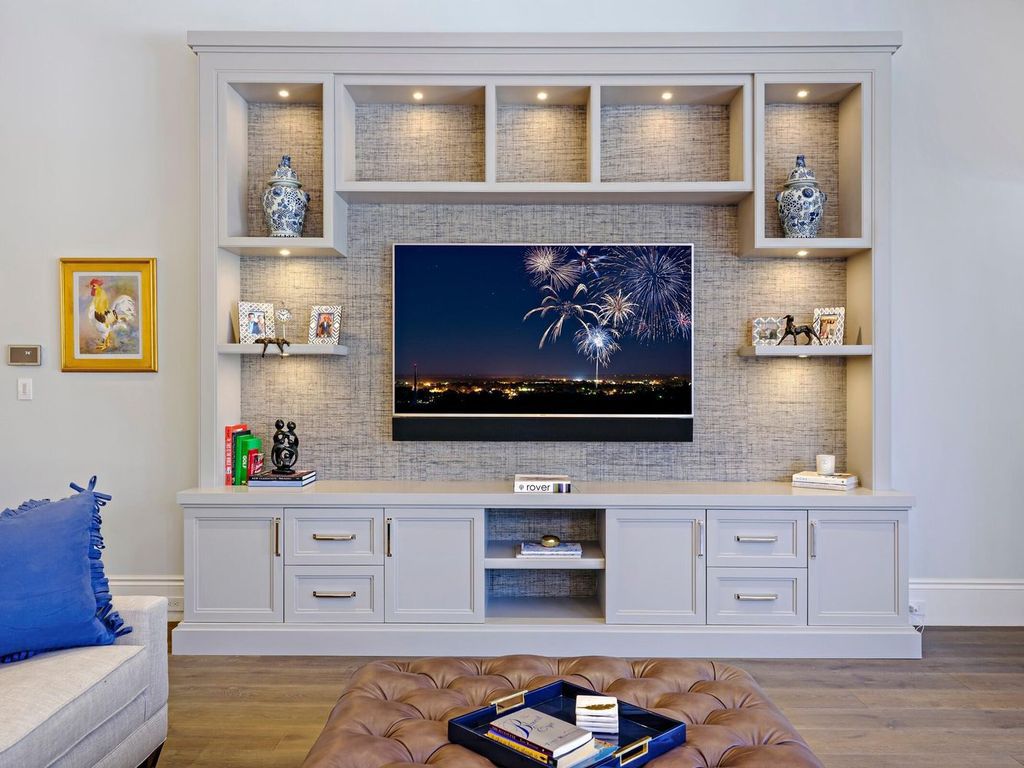 Welcome to 131 W Bears Club Drive, an exclusive retreat in Jupiter's prestigious golf community. This custom-built estate, one of only 48 in the enclave, offers over 12,000 square feet of luxury living on nearly 0.6 acres.