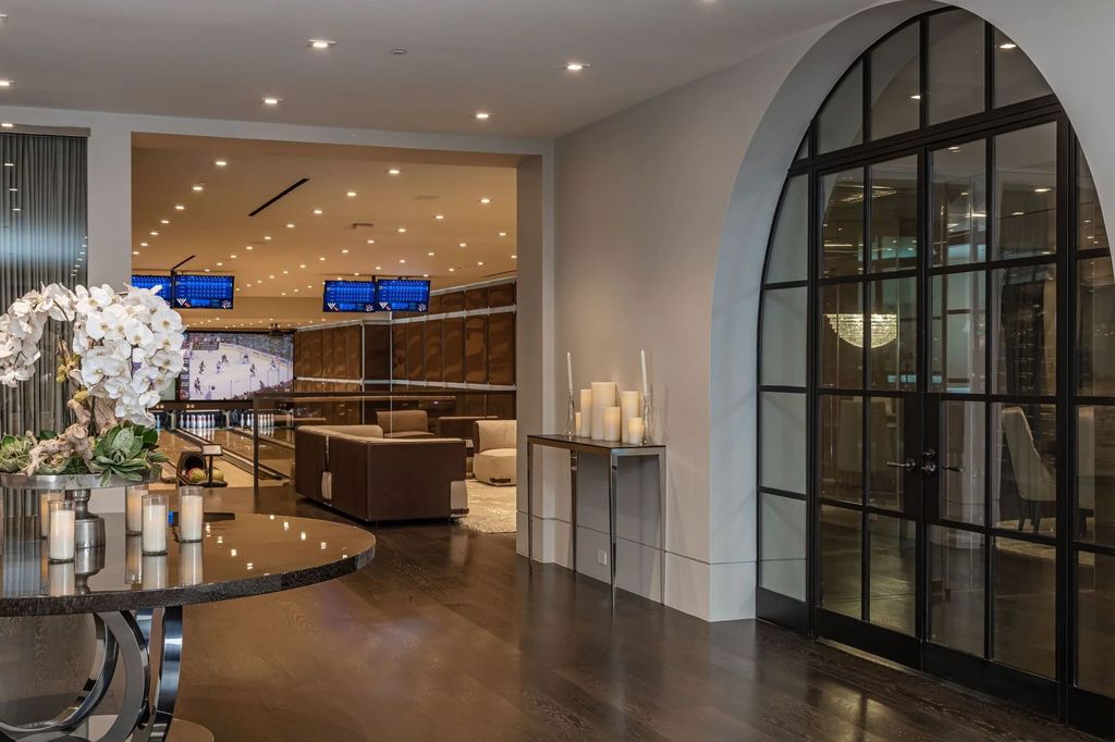 271 South Mapleton Drive Home in Los Angeles, California. Welcome to 'Il Magione' on South Mapleton Dr, Los Angeles' most prestigious address. Spanning 31,450 square feet on 1.4 flat acres, this luxury compound boasts Fendi furnishings, a bowling alley, movie theatre, gym, wine cellar, indoor pool, and more. 