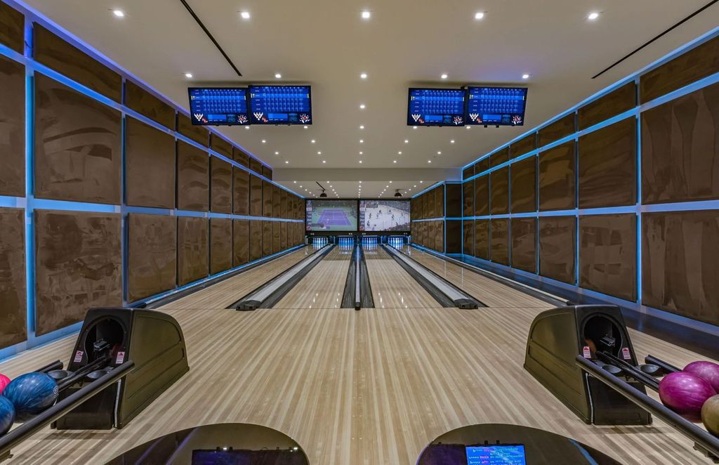 271 South Mapleton Drive Home in Los Angeles, California. Welcome to 'Il Magione' on South Mapleton Dr, Los Angeles' most prestigious address. Spanning 31,450 square feet on 1.4 flat acres, this luxury compound boasts Fendi furnishings, a bowling alley, movie theatre, gym, wine cellar, indoor pool, and more. 