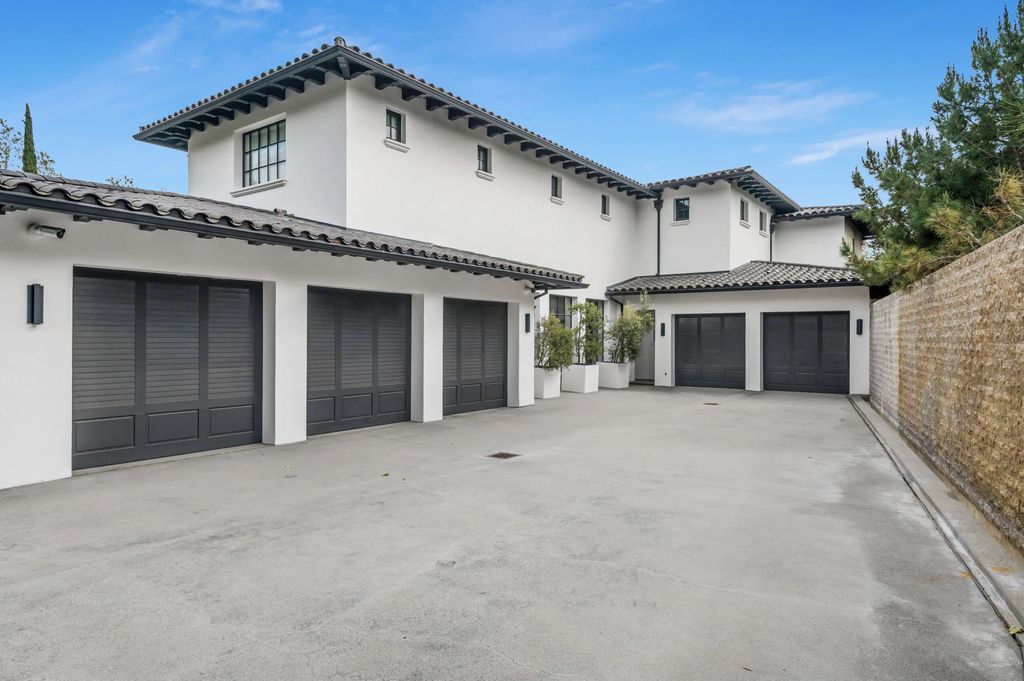 271 South Mapleton Drive Home in Los Angeles, California. Welcome to 'Il Magione' on South Mapleton Dr, Los Angeles' most prestigious address. Spanning 31,450 square feet on 1.4 flat acres, this luxury compound boasts Fendi furnishings, a bowling alley, movie theatre, gym, wine cellar, indoor pool, and more. 