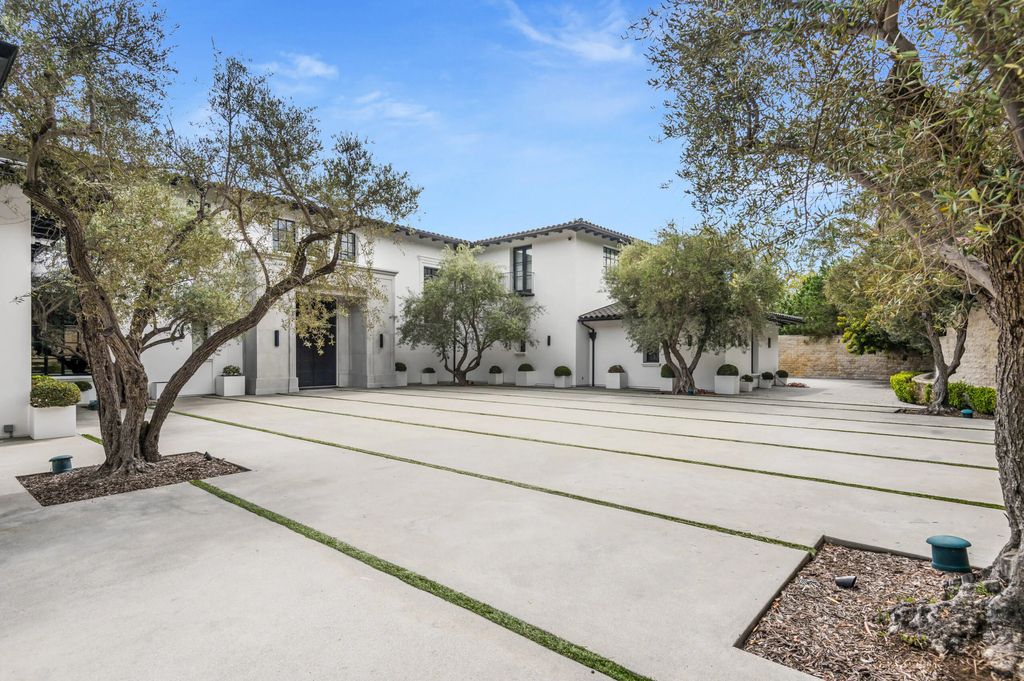 271 South Mapleton Drive Home in Los Angeles, California. Welcome to 'Il Magione' on South Mapleton Dr, Los Angeles' most prestigious address. Spanning 31,450 square feet on 1.4 flat acres, this luxury compound boasts Fendi furnishings, a bowling alley, movie theatre, gym, wine cellar, indoor pool, and more. 