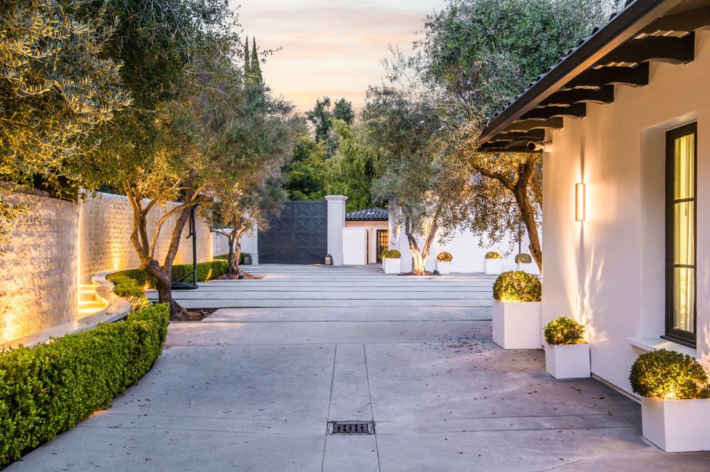 271 South Mapleton Drive Home in Los Angeles, California. Welcome to 'Il Magione' on South Mapleton Dr, Los Angeles' most prestigious address. Spanning 31,450 square feet on 1.4 flat acres, this luxury compound boasts Fendi furnishings, a bowling alley, movie theatre, gym, wine cellar, indoor pool, and more. 