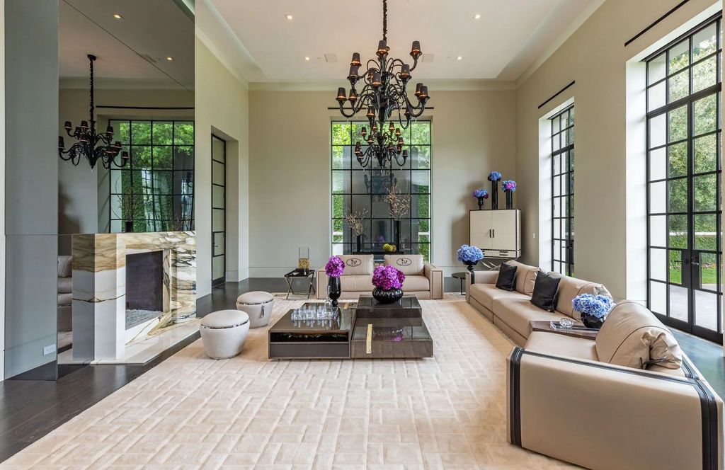 271 South Mapleton Drive Home in Los Angeles, California. Welcome to 'Il Magione' on South Mapleton Dr, Los Angeles' most prestigious address. Spanning 31,450 square feet on 1.4 flat acres, this luxury compound boasts Fendi furnishings, a bowling alley, movie theatre, gym, wine cellar, indoor pool, and more. 