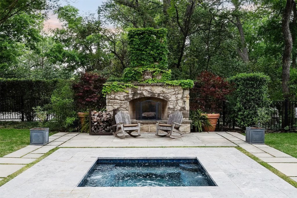 5619 Walnut Hill Ln Dallas TX 75229 6
