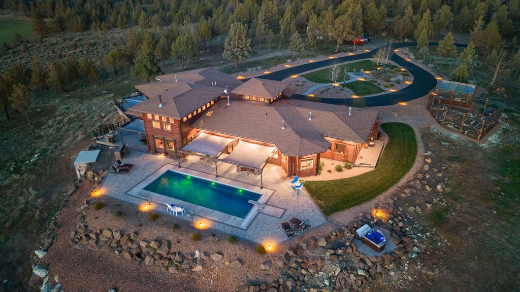 Cascade Mountain View Estate Scenic Hillside Retreat in Oregon Listed at 2.1 Million 1
