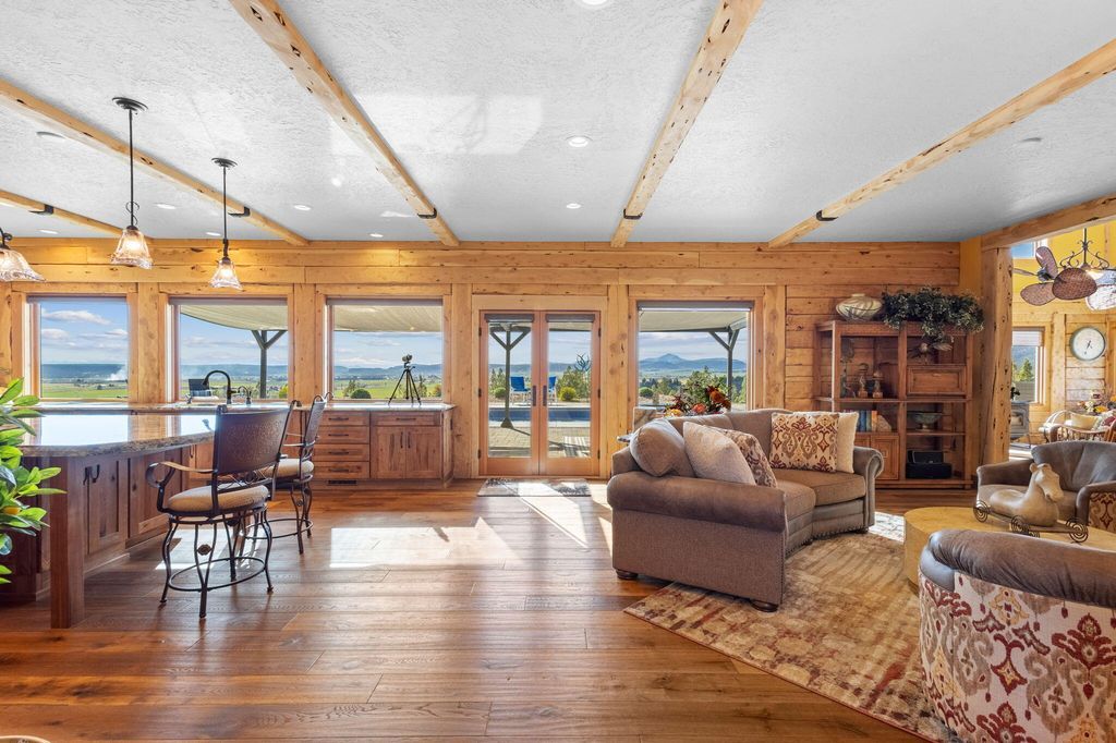 Cascade Mountain View Estate Scenic Hillside Retreat in Oregon Listed at 2.1 Million 10