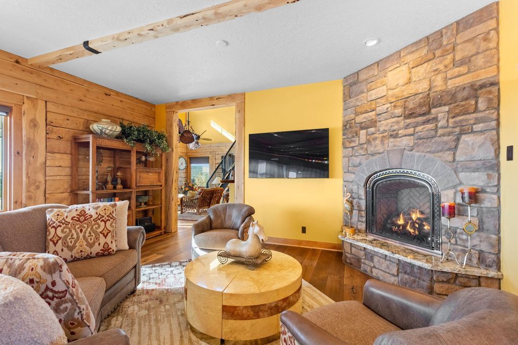 Cascade Mountain View Estate Scenic Hillside Retreat in Oregon Listed at 2.1 Million 11