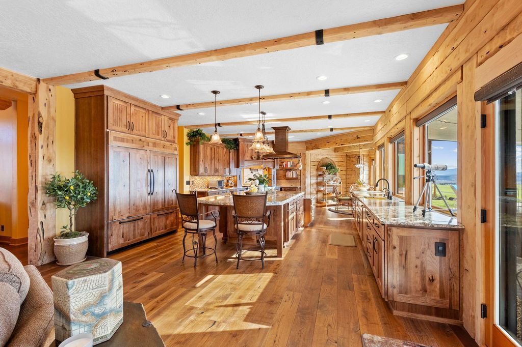 Cascade Mountain View Estate Scenic Hillside Retreat in Oregon Listed at 2.1 Million 12