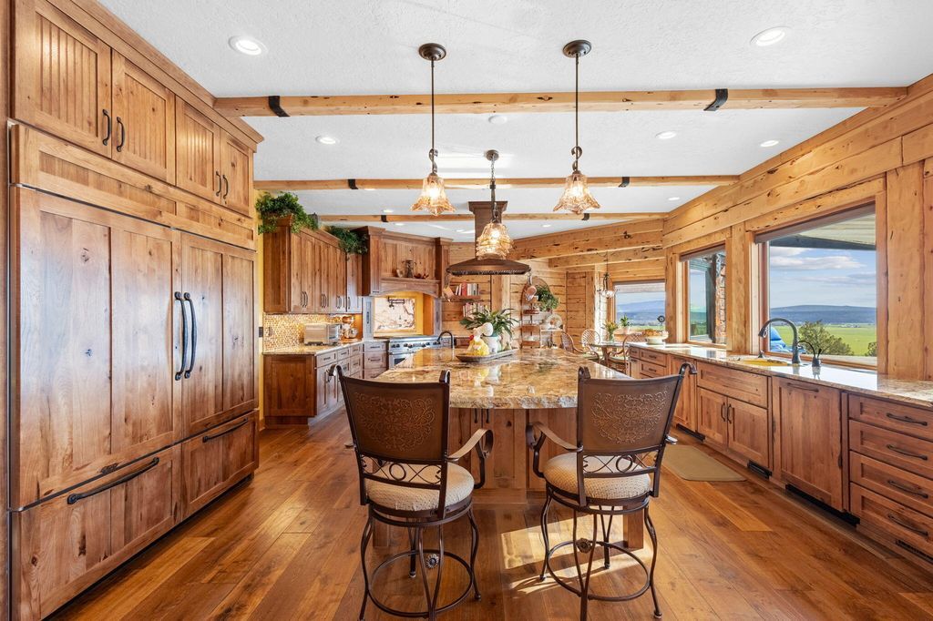 Cascade Mountain View Estate Scenic Hillside Retreat in Oregon Listed at 2.1 Million 13