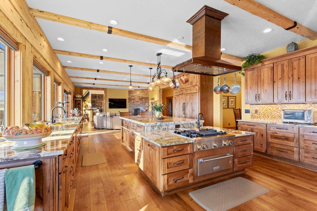 Cascade Mountain View Estate Scenic Hillside Retreat in Oregon Listed at 2.1 Million 14