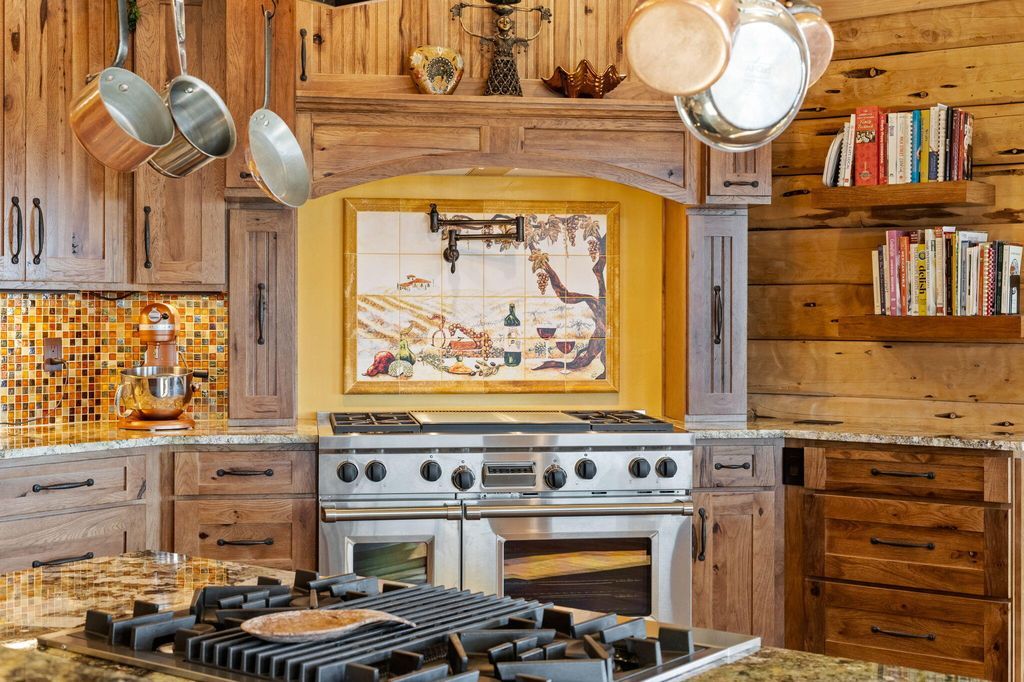 Cascade Mountain View Estate Scenic Hillside Retreat in Oregon Listed at 2.1 Million 17
