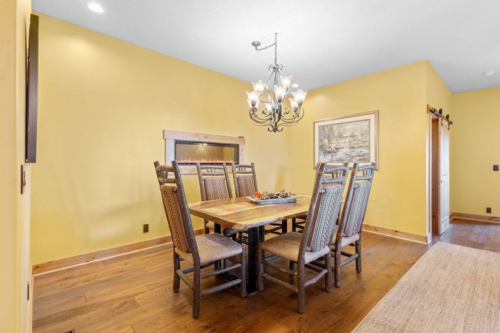 Cascade Mountain View Estate Scenic Hillside Retreat in Oregon Listed at 2.1 Million 18