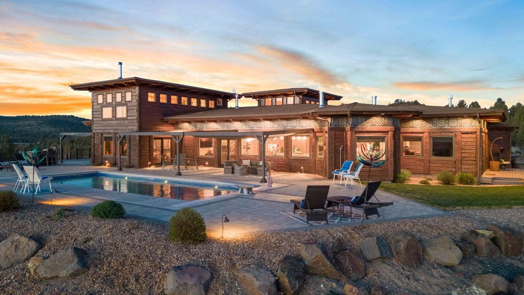Cascade Mountain View Estate Scenic Hillside Retreat in Oregon Listed at 2.1 Million 2