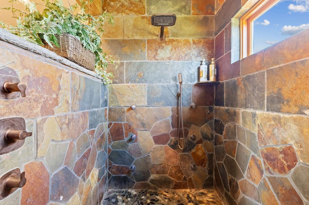 Cascade Mountain View Estate Scenic Hillside Retreat in Oregon Listed at 2.1 Million 24