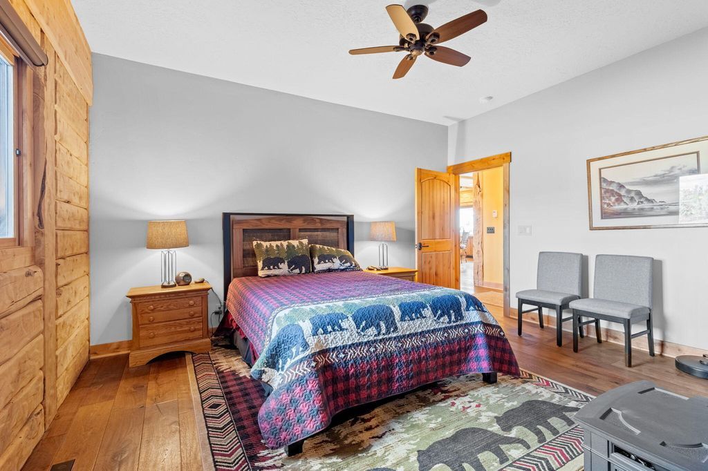 Cascade Mountain View Estate Scenic Hillside Retreat in Oregon Listed at 2.1 Million 27
