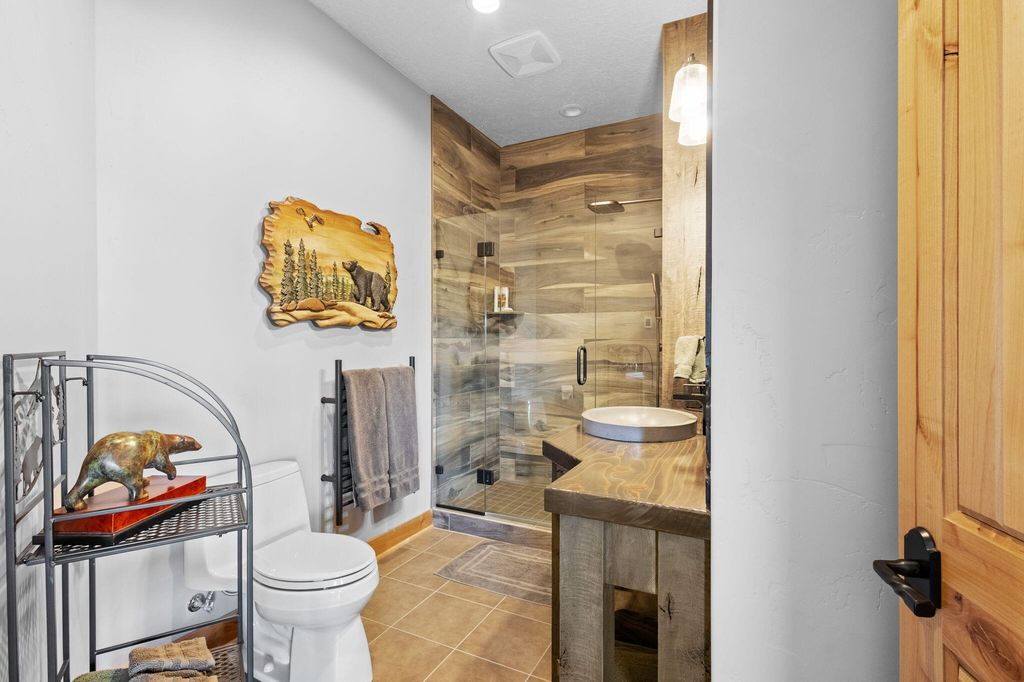Cascade Mountain View Estate Scenic Hillside Retreat in Oregon Listed at 2.1 Million 31