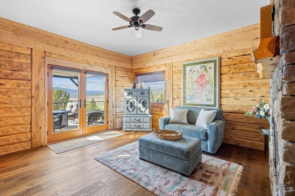 Cascade Mountain View Estate Scenic Hillside Retreat in Oregon Listed at 2.1 Million 33